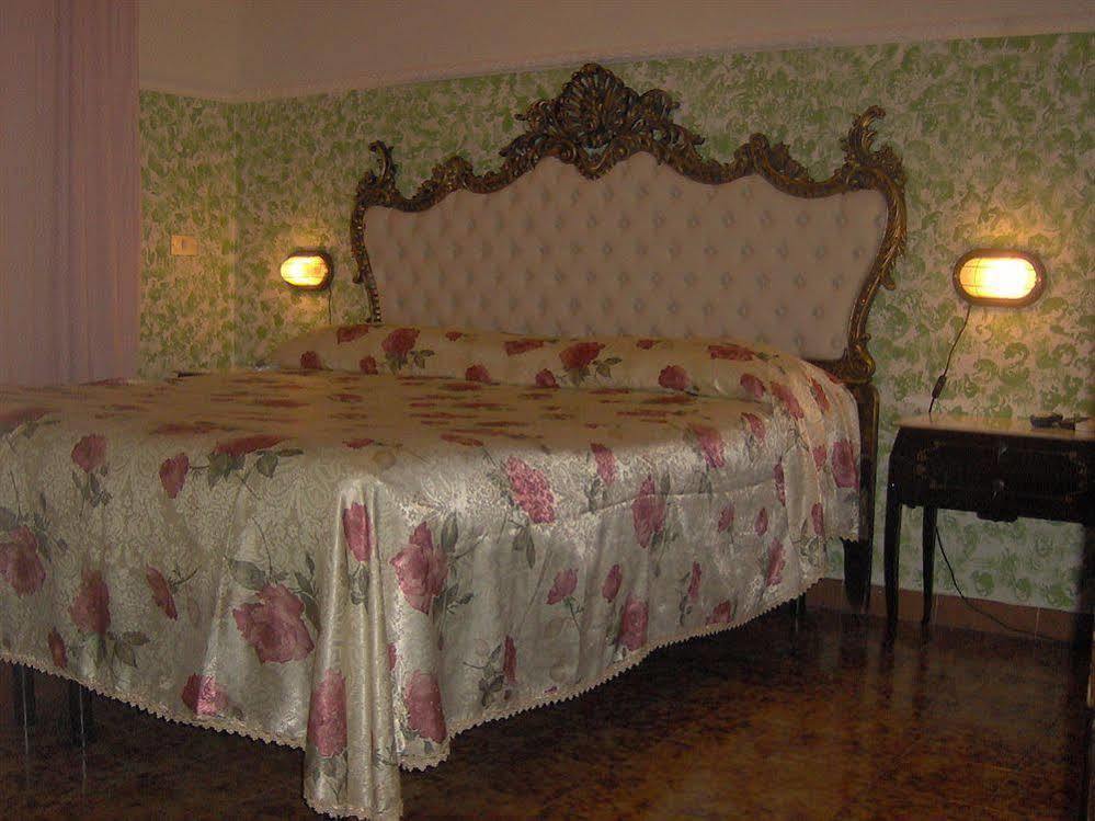 Bed&breakfast Santa Fara Bari Exteriör bild