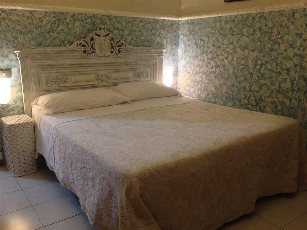Bed&breakfast Santa Fara Bari Exteriör bild